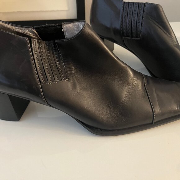 Brown Bruno Magli booties - Size 37.5 - Picture 4 of 9